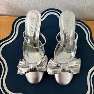 Vicenza Bow Silver Women's Shoes
